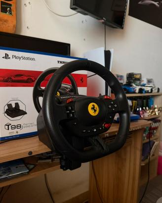 Volante Thrustmaster