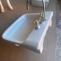 Bellisimo lavabo con rubinetteria oro e argento