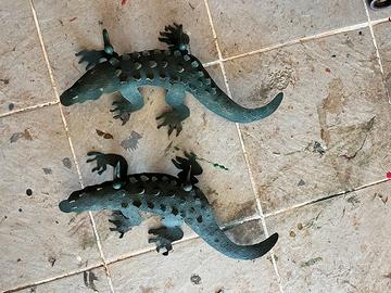 Coppia di appendi abiti stilizzati