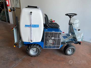 Atomizatore semovente compatto per lavorare serre