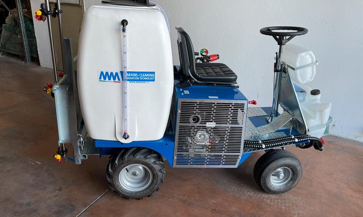 Atomizatore semovente compatto per lavorare serre