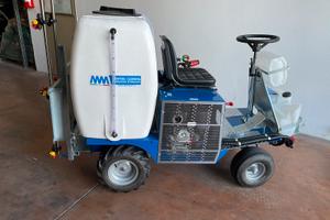 Atomizatore semovente compatto per lavorare serre