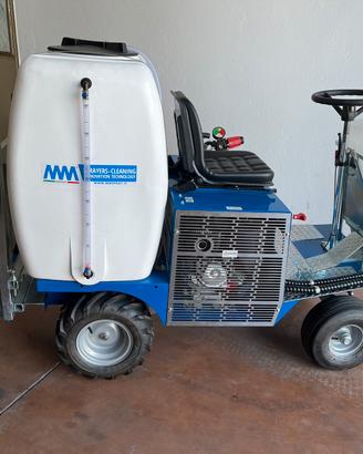 Atomizatore semovente compatto per lavorare serre