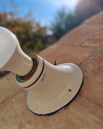 N.. 5 Portalampada  in ceramica con bordo blu 