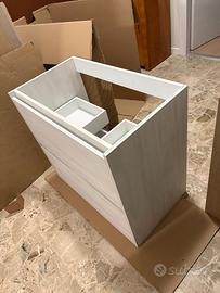 Mobile bagno bianco con lavabo