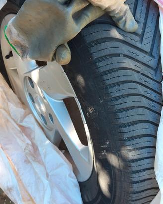 gomme complete di cerchio dacia daster