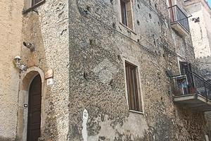 CASA DI CORTE A FIUMEFREDDO BRUZIO