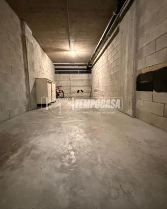 ALPIGNANO ZONA STAZIONE - BOX AUTO DI 27MQ IN VIA