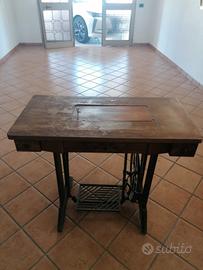 Macchina da cucire vintage, retrò anni 40 NECCHI.