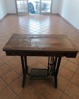 Macchina da cucire vintage, retrò anni 40 NECCHI.