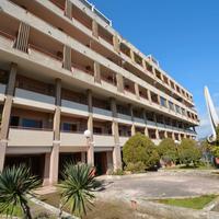 Via Ducezio- 4 vani con posto auto e spazi esterni