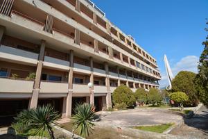 Via Ducezio- 4 vani con posto auto e spazi esterni