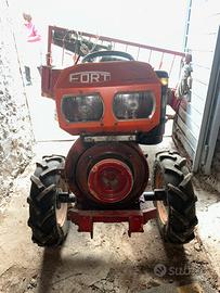 Trattore motozappa agricolo