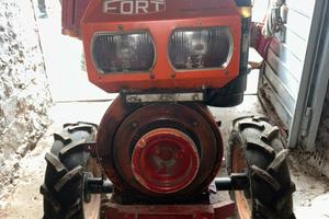 Trattore motozappa agricolo