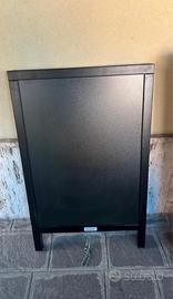 Lavagna a cavalletto in legno esposizione