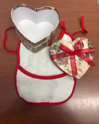 Bavaglino con scatola a cuore