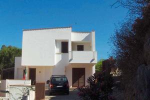 villa indipendente con giardino alberato e posti