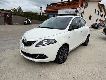 Lancia Ypsilon 1.0 FireFly 5 porte S&S Hybrid Gold
