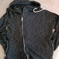 Felpa uomo con zip e cappuccio.