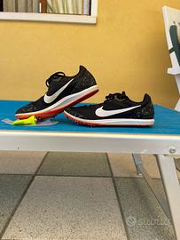 Scarpe chiodate atletica leggera.