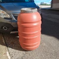 Fusti vuoti in plastica