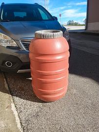 Fusti vuoti in plastica