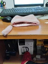 Pochette di colore rosa della Camomilla