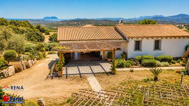 Villa indipendente con piscina - Telti