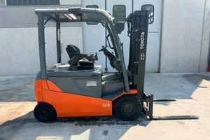 CARRELLO ELEVATORE MULETTO ELETTRICO TOYOTA 25 QUI