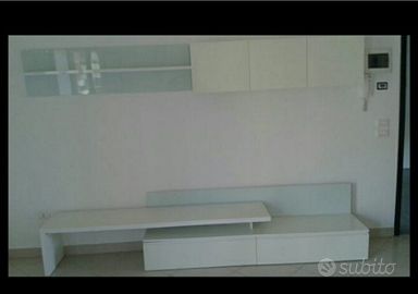 Parete attrezzata bianco laccato e vetro