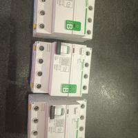 3 Interruttori differenziali CLASSE B
Schneider 