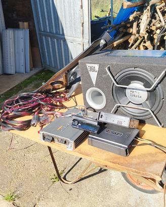 impianto audio macchina