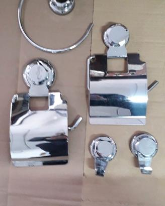 ACCESSORI BAGNO A VENTOSA “INOX”