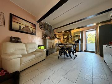 CASA SEMINDIPENDENTE A MONTECASTRILLI