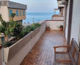 VIA SPIAGGIA 3 vani fronte mare