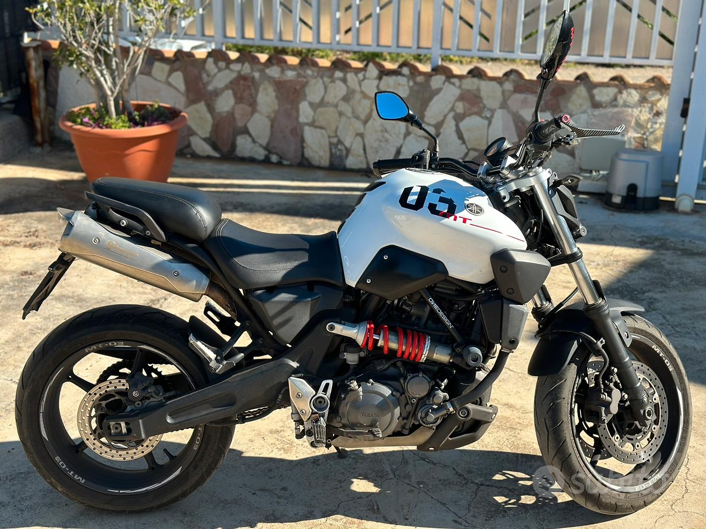 Paraleva moto Yamaha MT-09