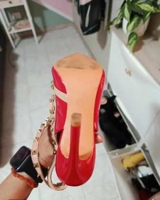 scarpe di vernice rossa