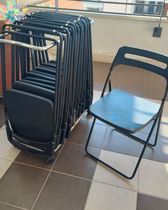  N° 12 sedie pieghevoli con carrello