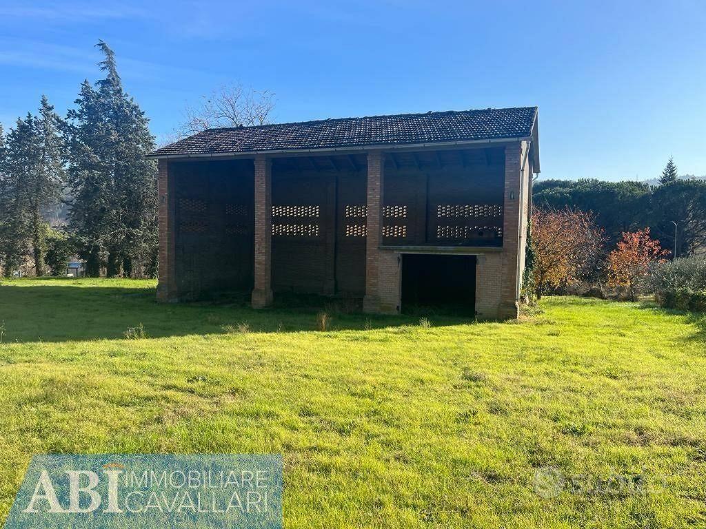 Rustico / Casale di 100000 m² con più di 5 locali - Vista 4