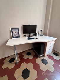 Grande scrivania per ragazzi con cassettiera