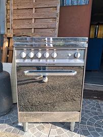 Blocco Cucina a Gas con Forno elettrico