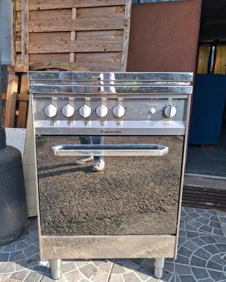 Blocco Cucina a Gas con Forno elettrico