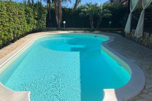 VILLA CON PISCINA 10x5 E VISTA MARE