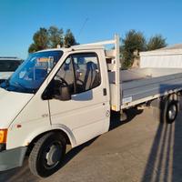 E nuovo a solo 4700e.rimanenza concessionaria ford
