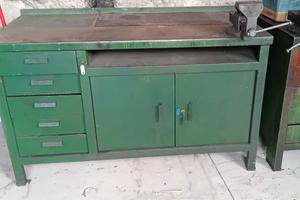 banco da lavoro  con morsa 