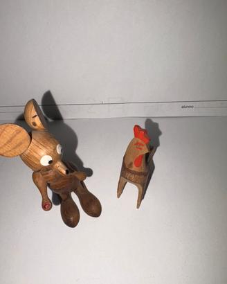 Oggetti da collezione intagliati a mano