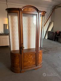 Vetrina antiquariato