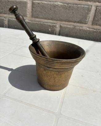 Mortaio di bronzo bello e particolare