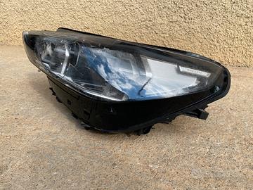 BMW X1 S18d 2024 - Faro sinistro full LED adattivo