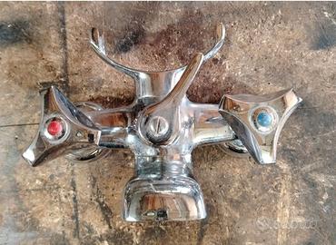 Rubinetto per vasca da bagno vintage